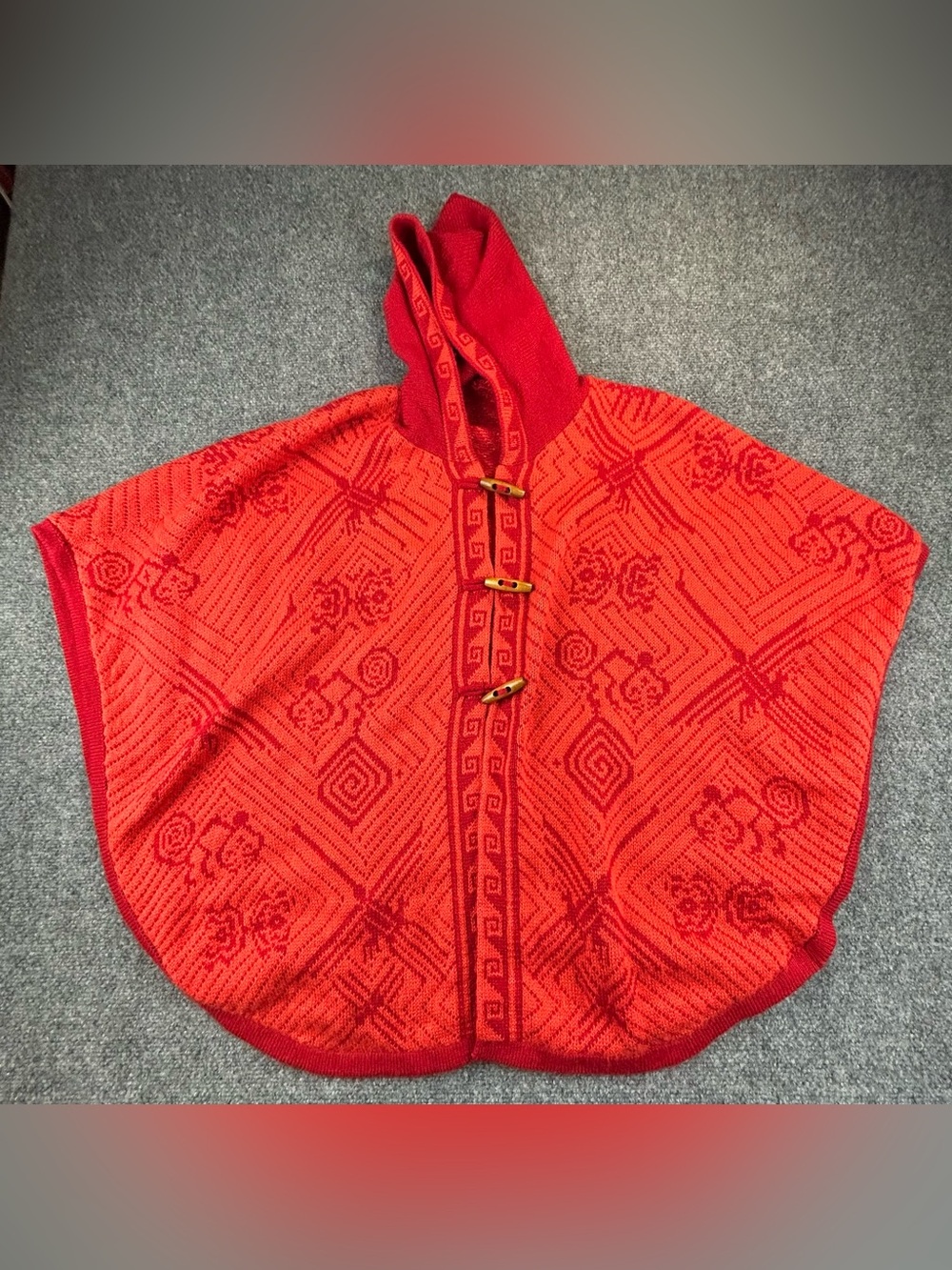 100% Alpaca Wool Red Hooded Knit Poncho with Toggle Closures Alpaca Fina